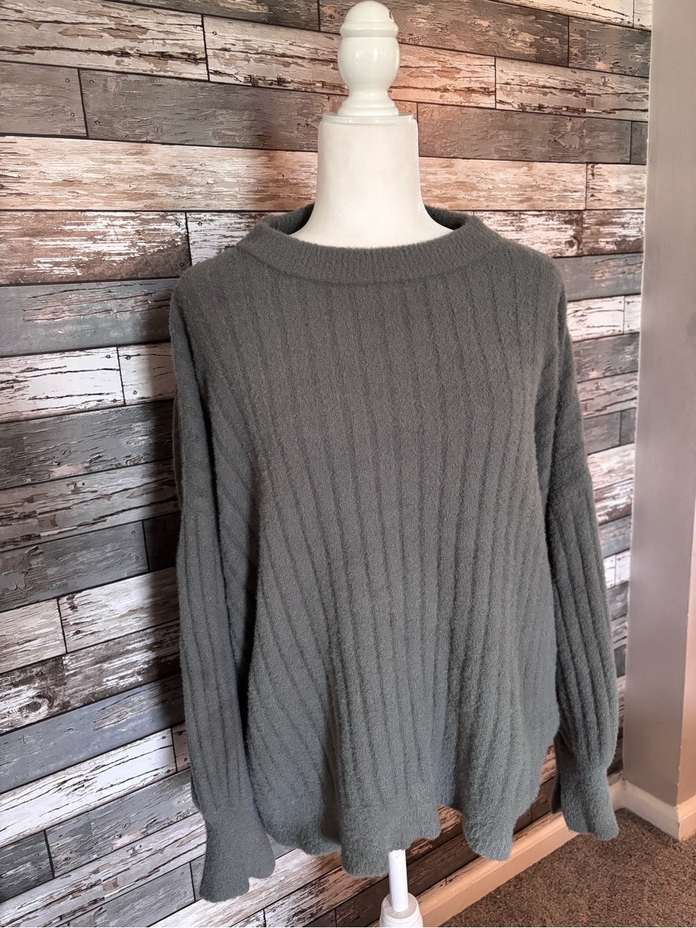 Aerie Oversized Earthy Eyelash Fuzzy Knit Sage Green Sweater Womens Size M